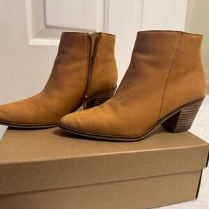 Warm confortable good quality boots.